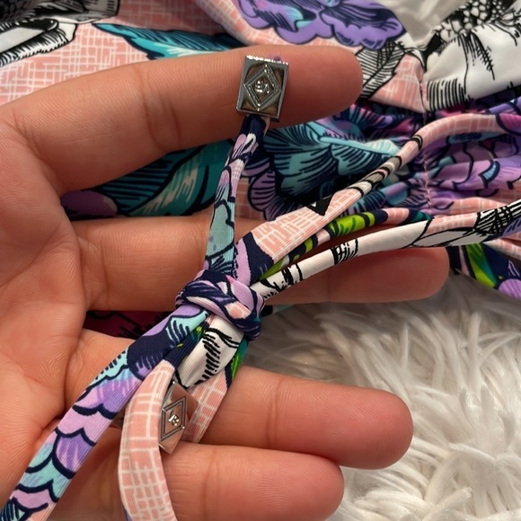 NWT Vera Bradley
Meadow and Meadow Monotone Savannah Reversible Bikini Top - Picture 7 of 12